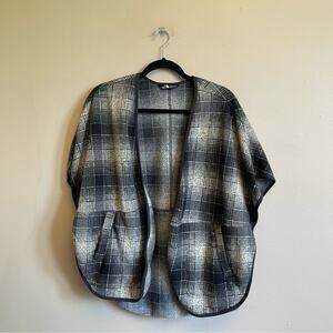The North Face XS/TP plaid black white cabincore fleece short sleeve overcoat